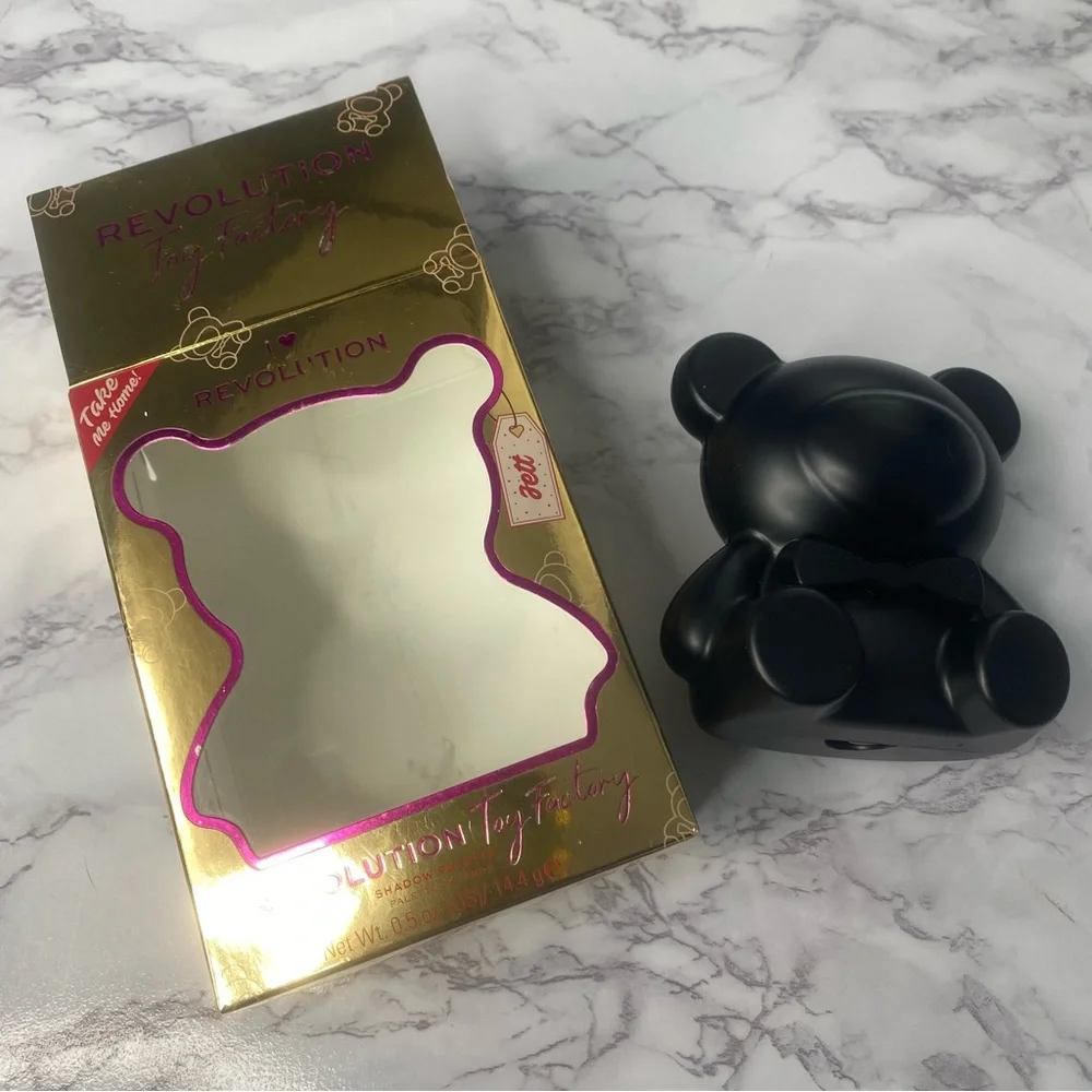 I Heart Revolution Teddy‎ Bear Eyeshadow Palette Jett